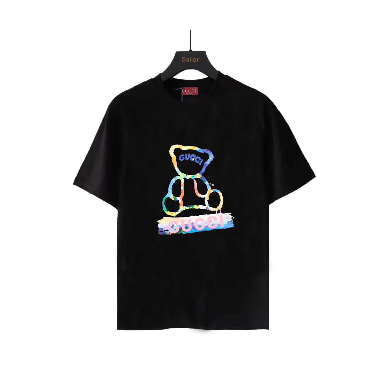 本地自取：💰130   实拍细节图+尺码表    
Gucci/古驰 炫彩小熊字母logo印花短袖
面料：规格采用实打实260 100%纯棉  针织内的兰博基尼，定织定染！属于高敏感特殊色 我们对面料的要求是要在uv灯光 d65灯光 采用的是进口染料，光调色就花了半个月时间，普通染料达不到的色泽厚度，面料成本是普通色面料的两倍，成本及其高贵！              
   印花：采用进口胶浆，无毛边，印花纹路清晰可见，印花细节如图可见，厚度质感完全还原，走线做工高要求生产，无懈可击！KQ45@
Size:XS-L