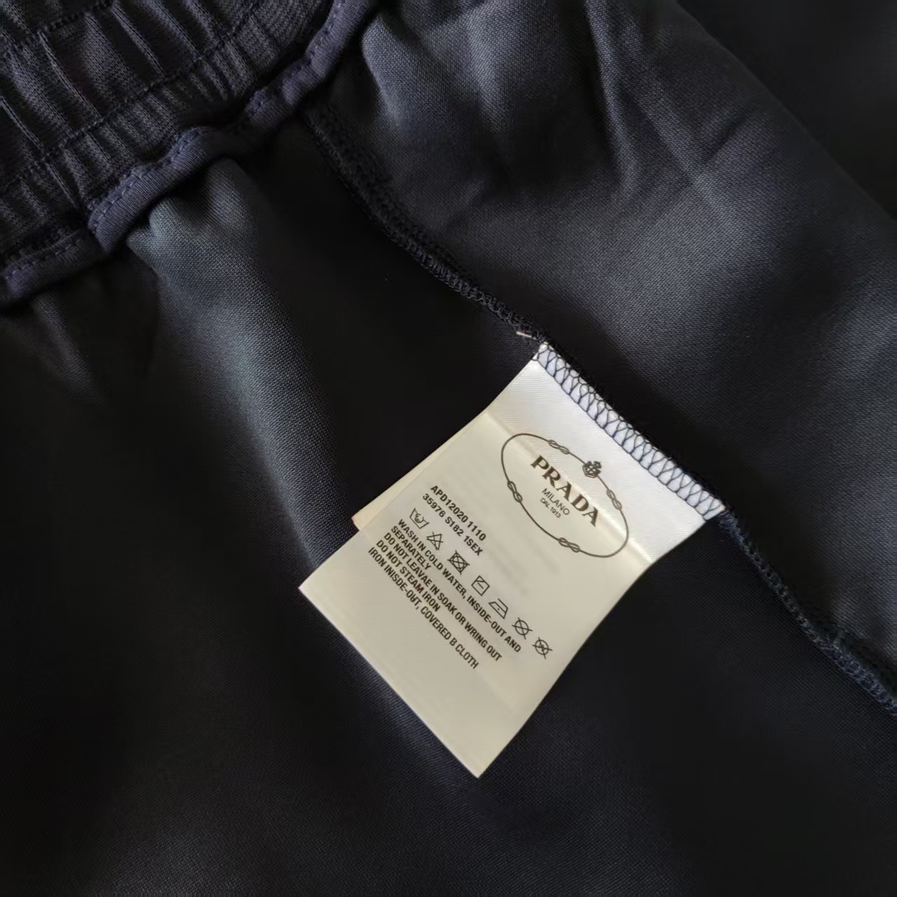 PRADA 普拉达 下摆拉链三角标LoGO标识五分裤