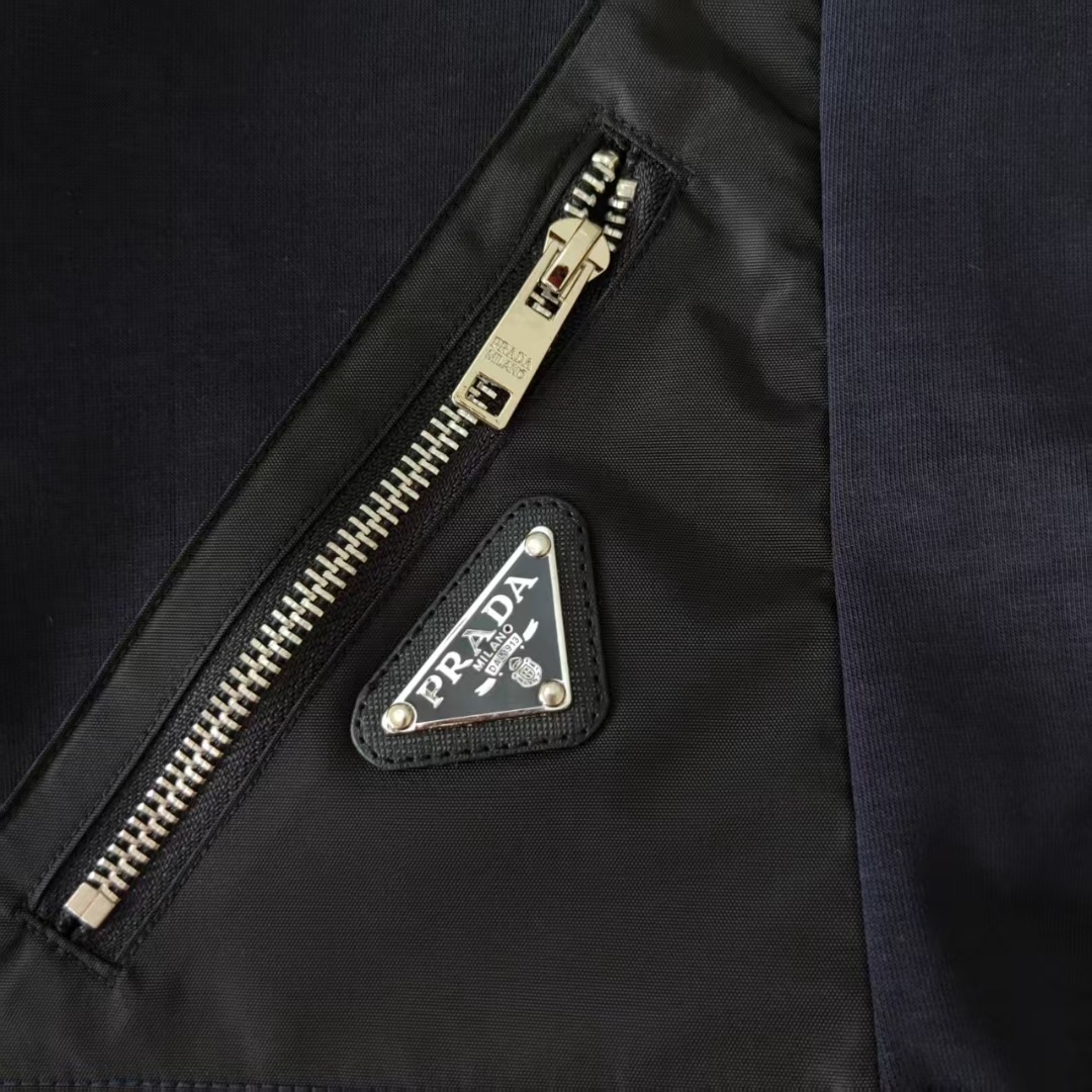 PRADA 普拉达 下摆拉链三角标LoGO标识五分裤