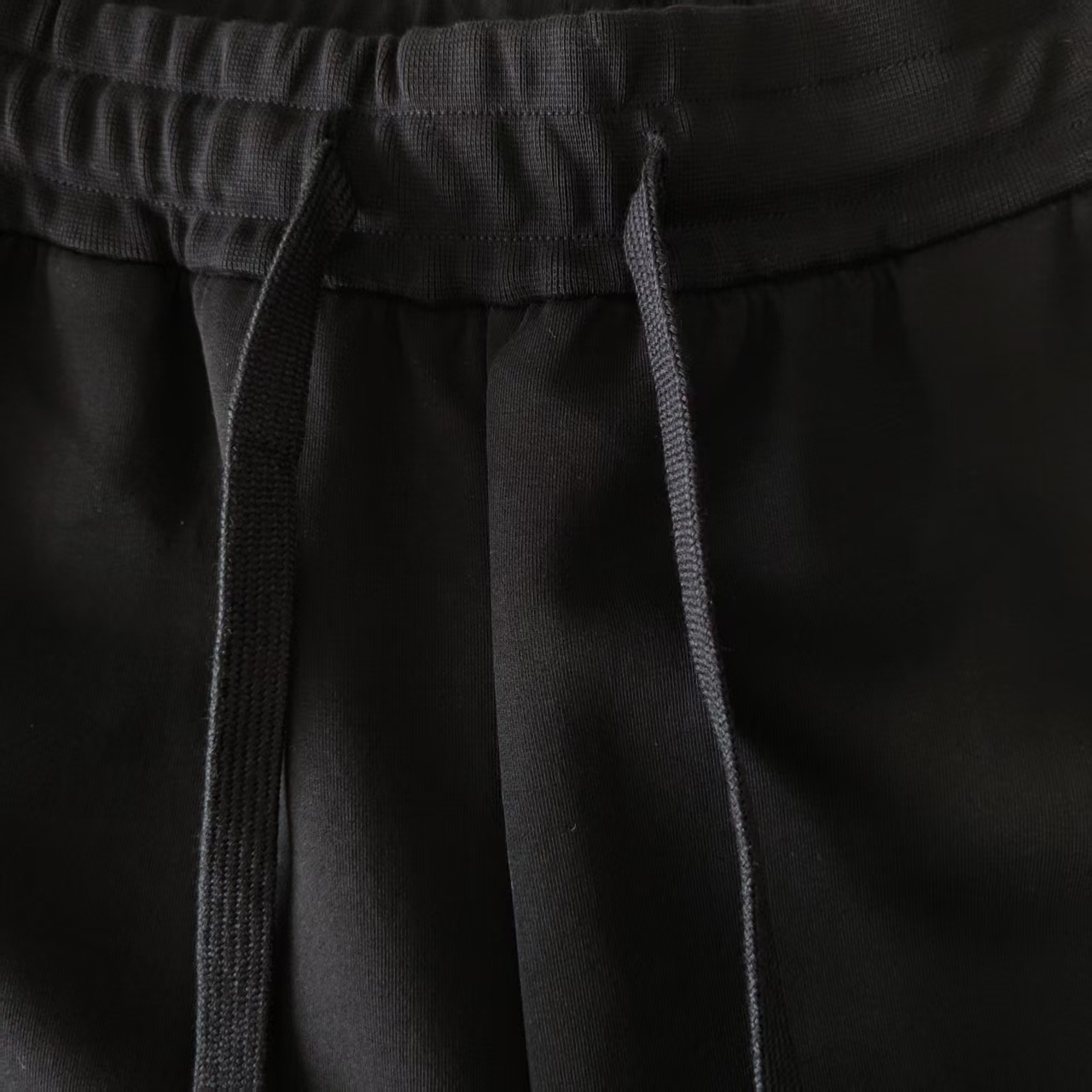 PRADA 普拉达 下摆拉链三角标LoGO标识五分裤 短裤 黑色 藏青-Chinese UA Cheap High Quatity Brand Clothes Bags handbags Sneakers wholesale wholesaler seller from China Factory suppliers Fashion Clothing Shoes best Quality Beautiful Price PRADA 普拉达 下摆拉链三角标LoGO标识五分裤 短裤 黑色 藏青