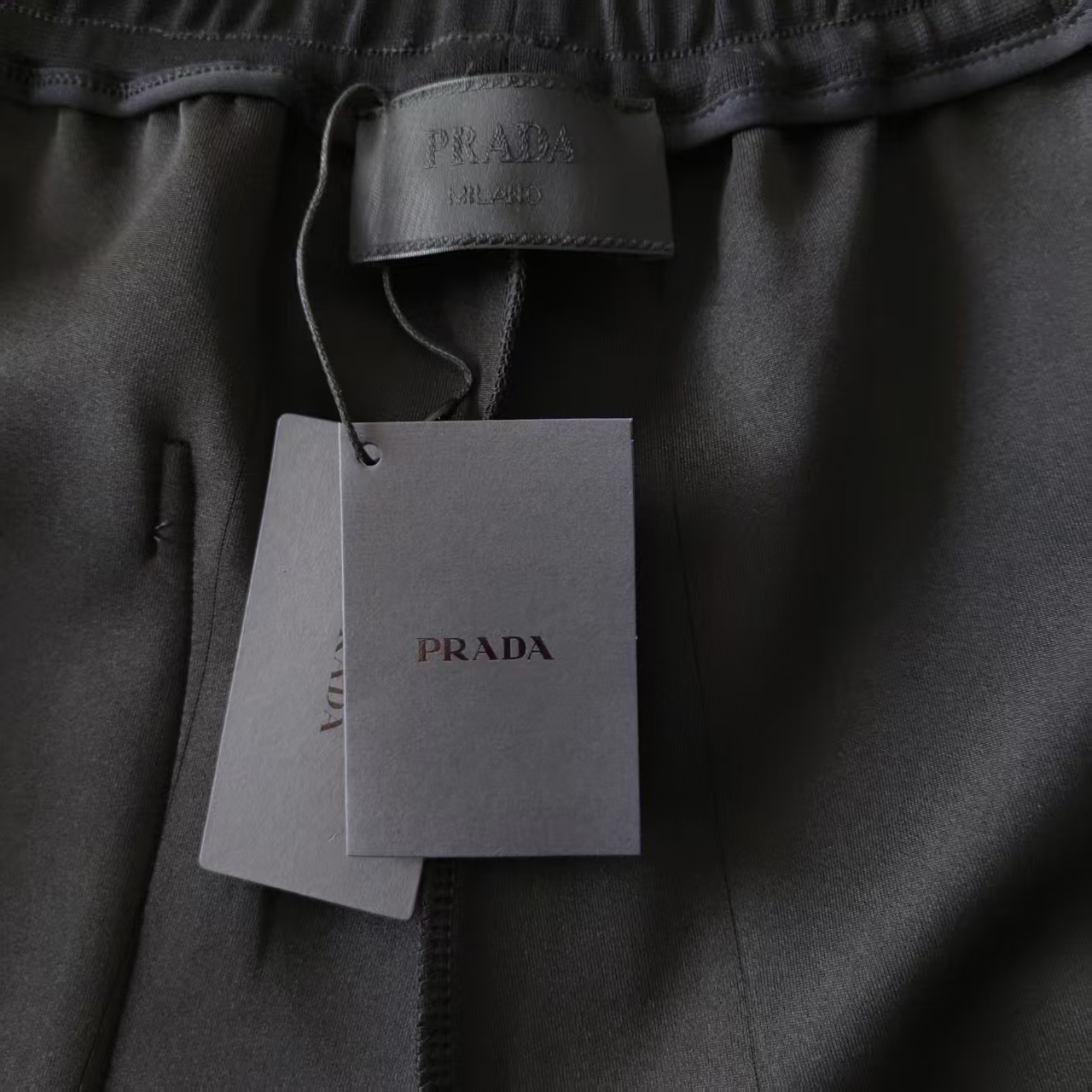 PRADA 普拉达 下摆拉链三角标LoGO标识五分裤 短裤 黑色 藏青-Chinese UA Cheap High Quatity Brand Clothes Bags handbags Sneakers wholesale wholesaler seller from China Factory suppliers Fashion Clothing Shoes best Quality Beautiful Price PRADA 普拉达 下摆拉链三角标LoGO标识五分裤 短裤 黑色 藏青