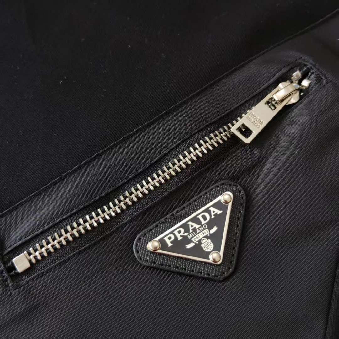 PRADA 普拉达 下摆拉链三角标LoGO标识五分裤 短裤 黑色 藏青-Chinese UA Cheap High Quatity Brand Clothes Bags handbags Sneakers wholesale wholesaler seller from China Factory suppliers Fashion Clothing Shoes best Quality Beautiful Price PRADA 普拉达 下摆拉链三角标LoGO标识五分裤 短裤 黑色 藏青