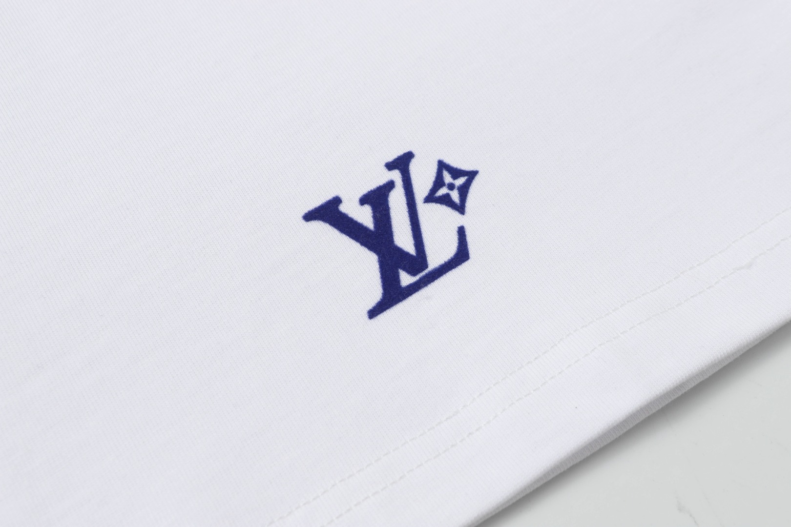 LOUIS VUITTON路易威登世界属于你印花短袖