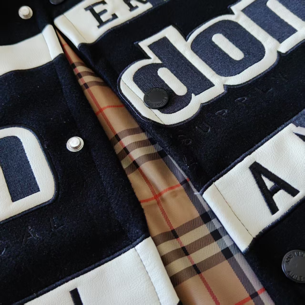 Burberry/巴宝莉 植绒字母刺绣拼接棒球服夹克外套