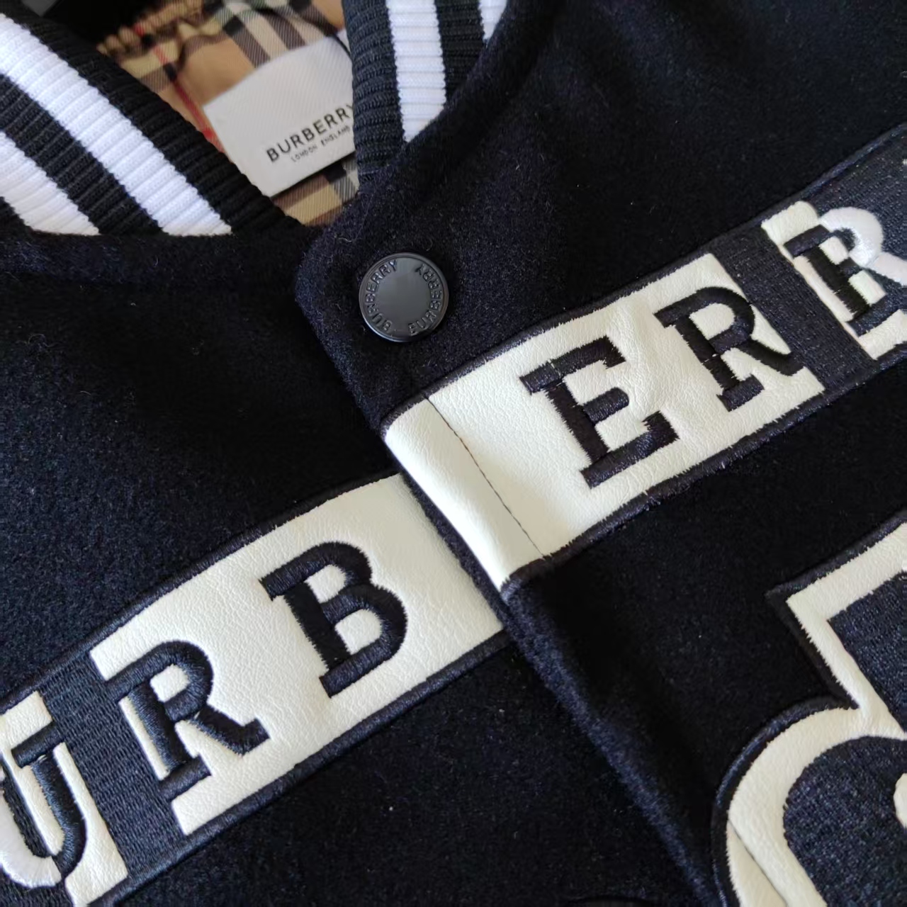 Burberry/巴宝莉 植绒字母刺绣拼接棒球服夹克外套