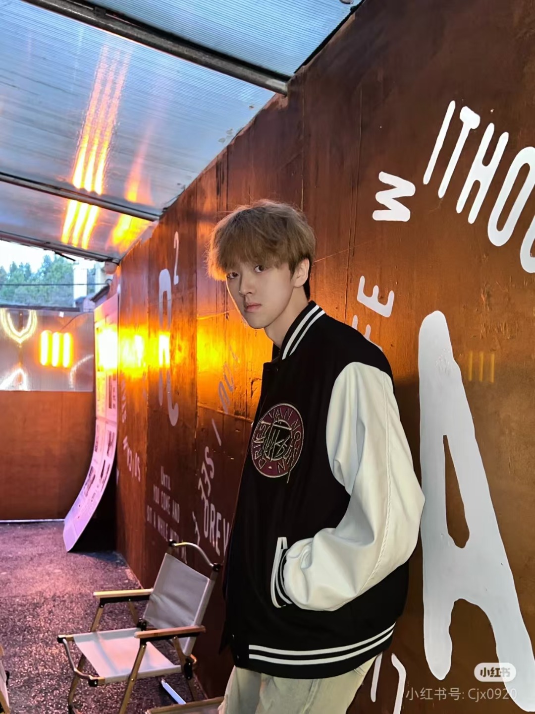 模特上身效果
斯图西 Dries Van Noten x Stussy  金太阳爆炸单品棒球服夹克