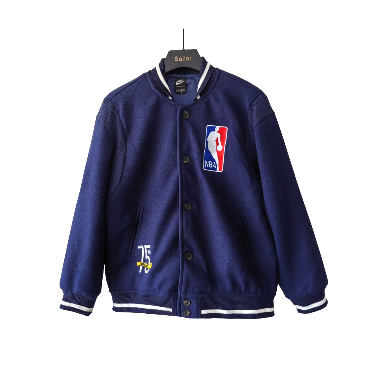 Nike NBA Team 31 Courtside NBA徽标刺绣棒球服