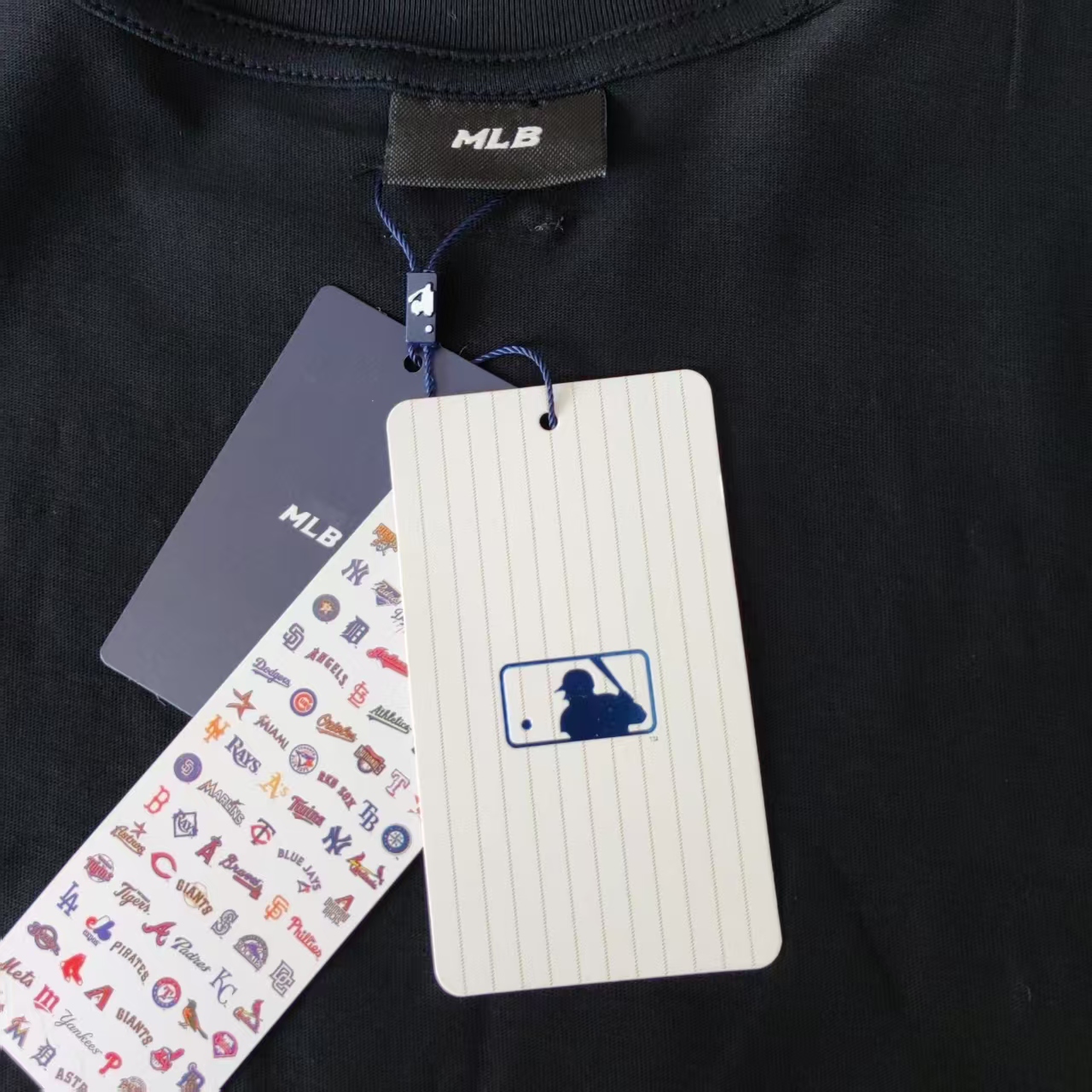 MLB 后背腰果花NY字母大印花T恤 搭配精致腰果花边框-Chinese UA Cheap High Quatity Brand Clothes Bags handbags Sneakers wholesale wholesaler seller from China Factory suppliers Fashion Clothing Shoes best Quality Beautiful Price MLB 后背腰果花NY字母大印花T恤 搭配精致腰果花边框