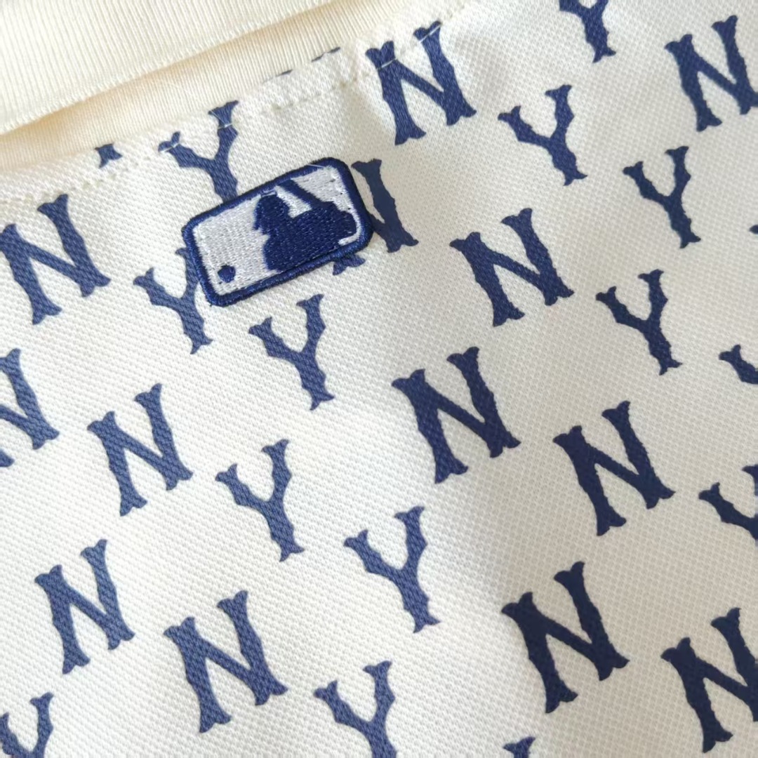 MLB 新款老花满印开领连衣裙 版型裁剪流畅