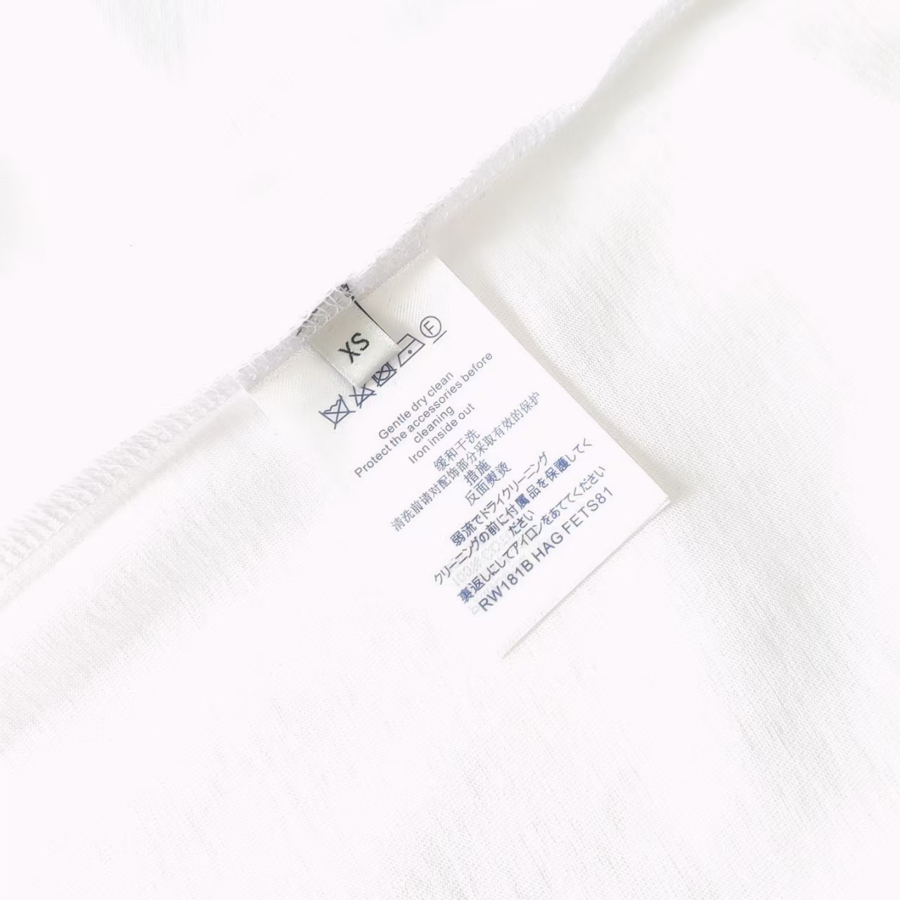 Louis Vuitton/路易威登 紫色小兔公仔logo印花短袖 定制260克同缸染面料 手感非常舒服 春夏最新砖柜同步 时尚又个性 超级百搭好看的一款 男女都非常合适 人手必备款 吊牌 领标 水洗麦 三标齐全 ：黑色 白色 KQ64@ ：XS-L