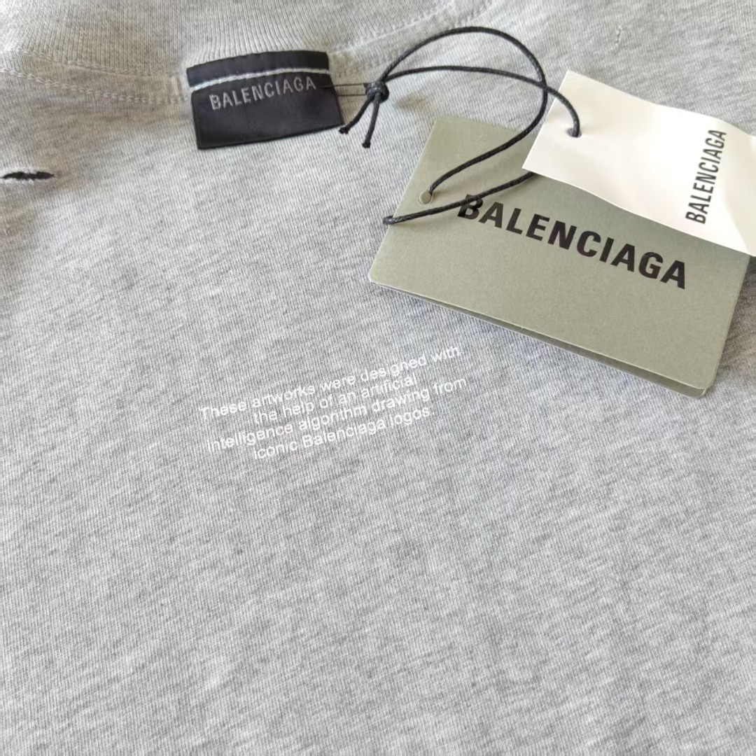 巴黎世家 Balenciaga AI生成字母短袖 椭圆机印花细腻 图案部份采用涂鸦风格