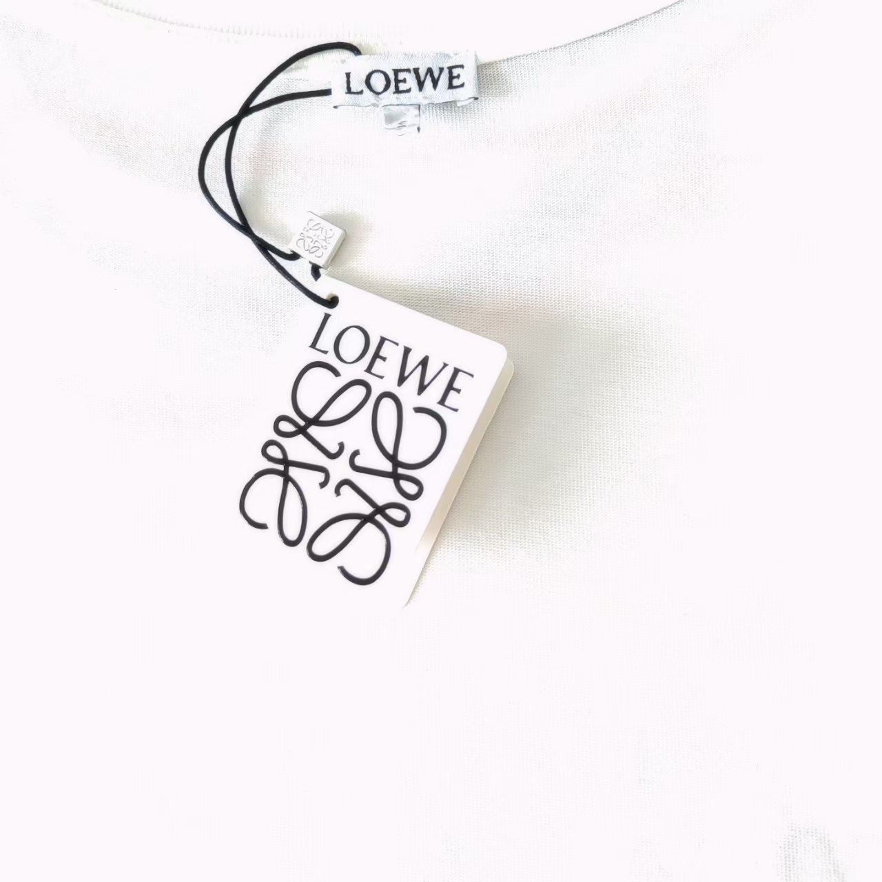 LOEWE/罗意威 手工喷画字母绣花logo短袖T桖 Logo精致刺绣