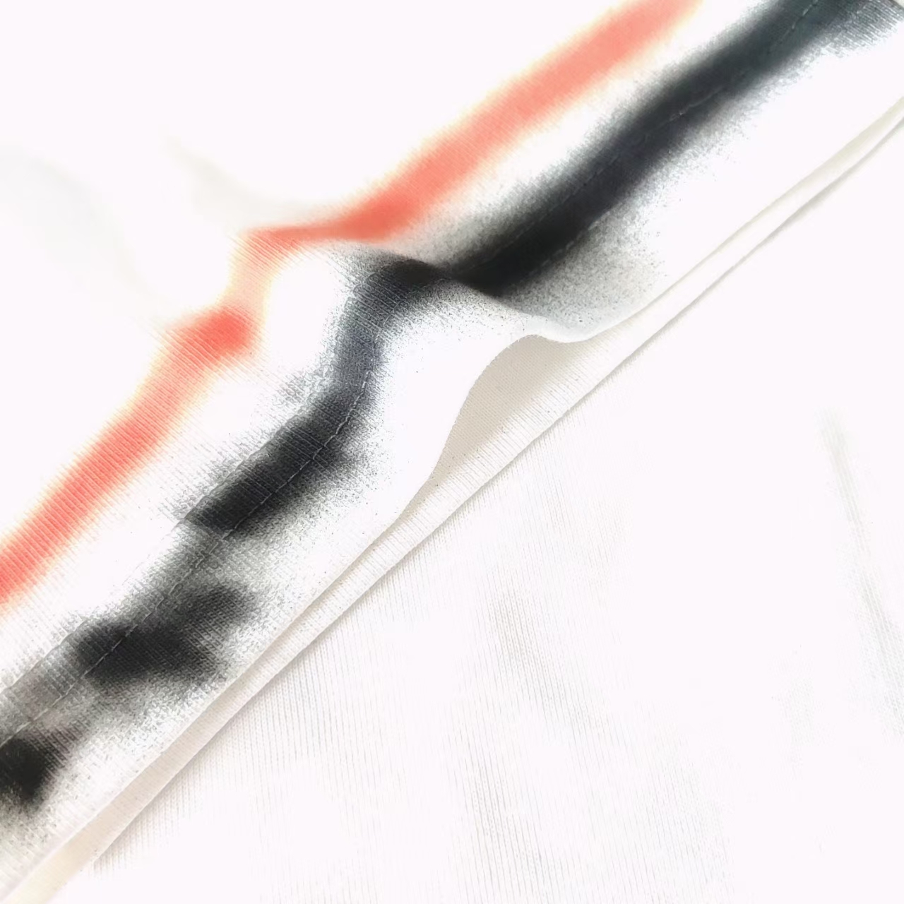 LOEWE/罗意威 手工喷画字母绣花logo短袖T桖 Logo精致刺绣