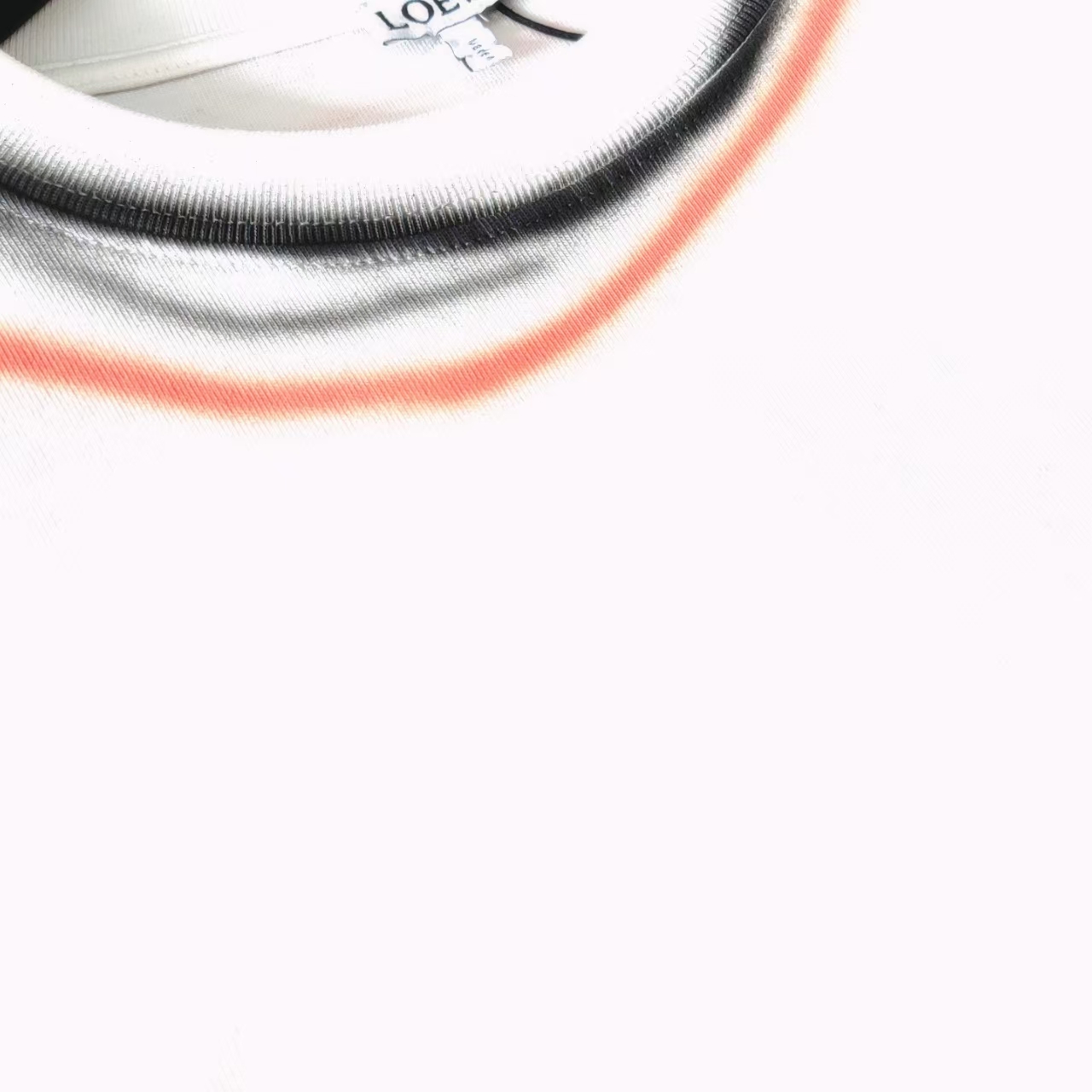 LOEWE/罗意威 手工喷画字母绣花logo短袖T桖 Logo精致刺绣