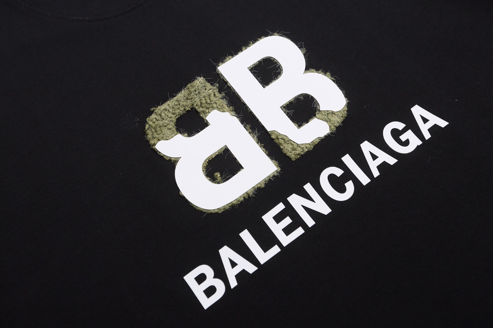 BALSENCIAGA巴黎世家毛绒拼接硅胶短袖T恤 白色 黑色-Chinese UA Cheap High Quatity Brand Clothes Bags handbags Sneakers wholesale wholesaler seller from China Factory suppliers Fashion Clothing Shoes best Quality Beautiful Price BALSENCIAGA巴黎世家毛绒拼接硅胶短袖T恤 白色 黑色