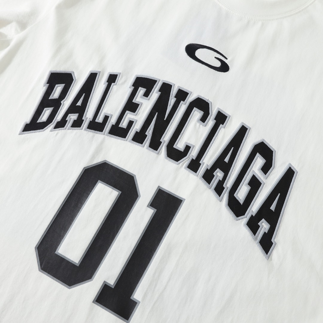 BALENCIAGA巴黎世家 BASKETBALL 系列 01号球衣短袖T恤 黑色 白色-Chinese UA Cheap High Quatity Brand Clothes Bags handbags Sneakers wholesale wholesaler seller from China Factory suppliers Fashion Clothing Shoes best Quality Beautiful Price BALENCIAGA巴黎世家 BASKETBALL 系列 01号球衣短袖T恤 黑色 白色