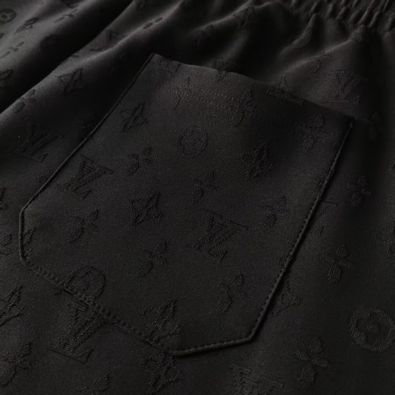 Louis vuitton 路易威登 满印老花提花凹凸短裤