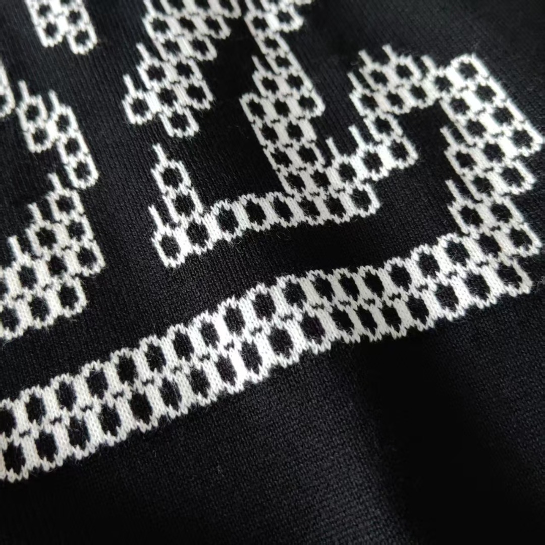 Louis vuitton/路易威登 经典大标识字母针织短袖 黑色 白色-Chinese UA Cheap High Quatity Brand Clothes Bags handbags Sneakers wholesale wholesaler seller from China Factory suppliers Fashion Clothing Shoes best Quality Beautiful Price Louis vuitton/路易威登 经典大标识字母针织短袖 黑色 白色