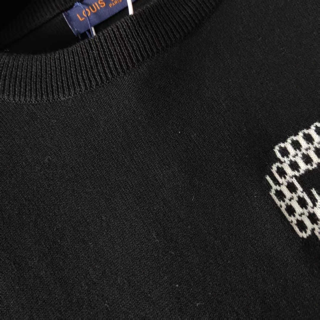 Louis vuitton/路易威登 经典大标识字母针织短袖 黑色 白色-Chinese UA Cheap High Quatity Brand Clothes Bags handbags Sneakers wholesale wholesaler seller from China Factory suppliers Fashion Clothing Shoes best Quality Beautiful Price Louis vuitton/路易威登 经典大标识字母针织短袖 黑色 白色