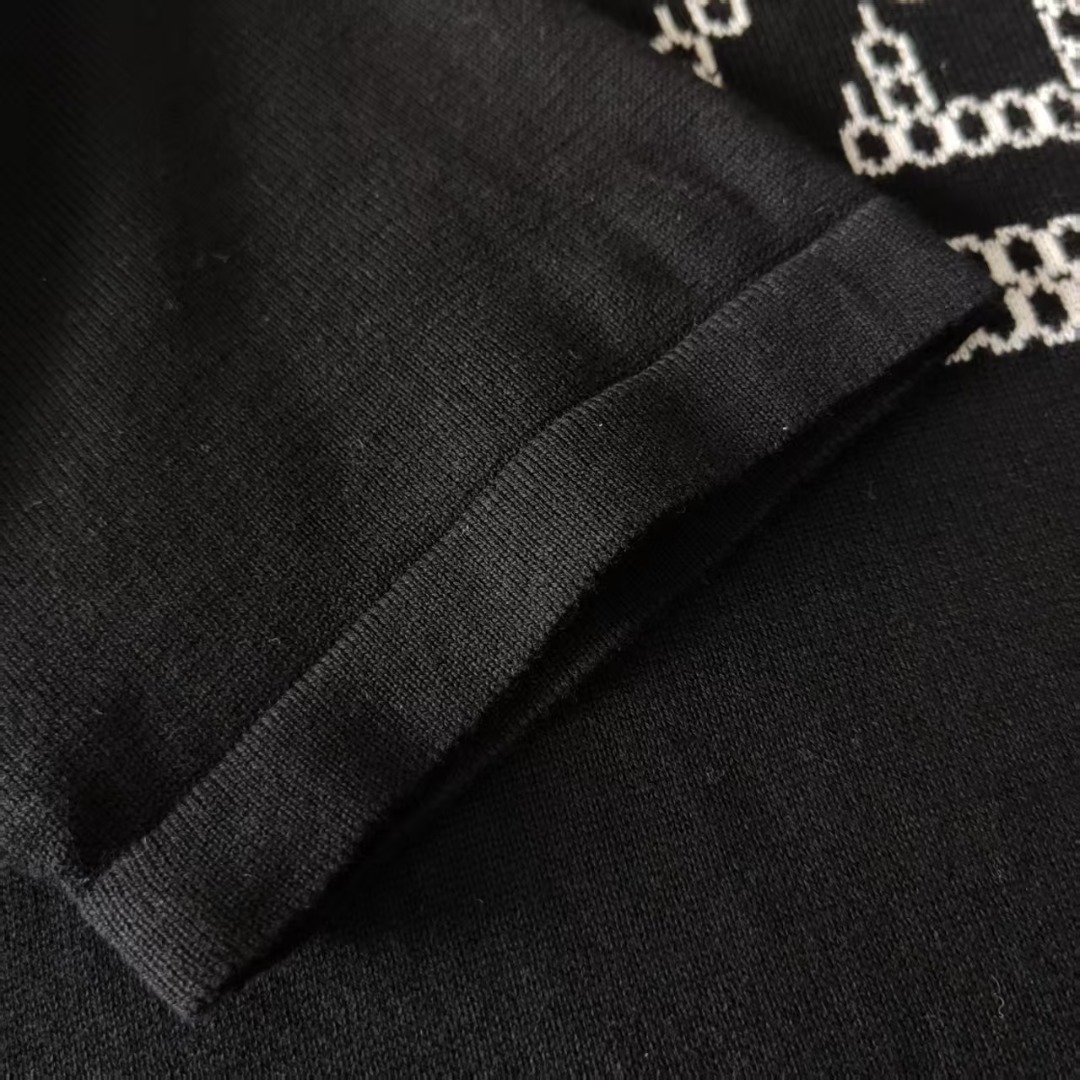 Louis vuitton/路易威登 经典大标识字母针织短袖 黑色 白色-Chinese UA Cheap High Quatity Brand Clothes Bags handbags Sneakers wholesale wholesaler seller from China Factory suppliers Fashion Clothing Shoes best Quality Beautiful Price Louis vuitton/路易威登 经典大标识字母针织短袖 黑色 白色