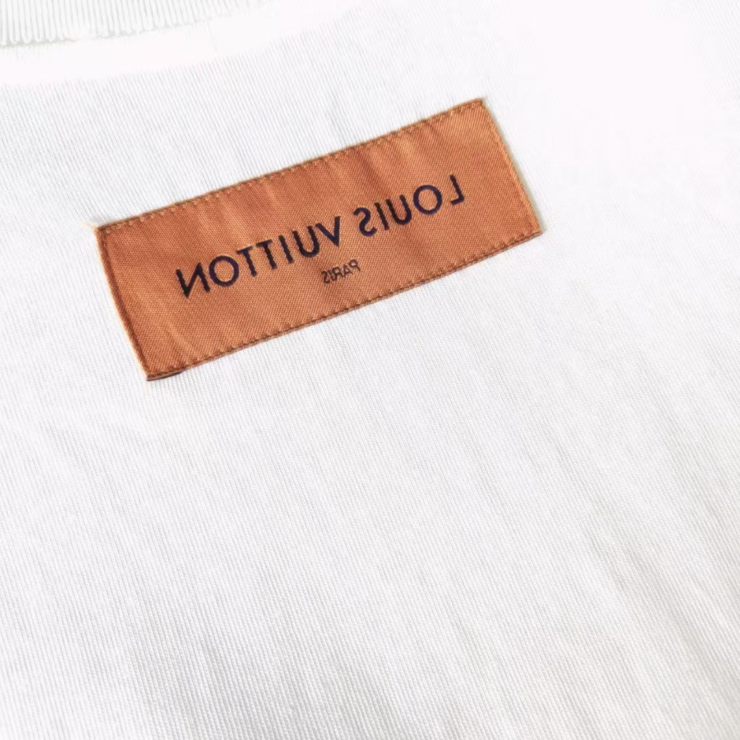 尺码表+实拍细节图 Louis Vuitton/路易威登 破坏镂空刺绣字母logo短袖 白色 黑色-Chinese UA Cheap High Quatity Brand Clothes Bags handbags Sneakers wholesale wholesaler seller from China Factory suppliers Fashion Clothing Shoes best Quality Beautiful Price 尺码表+实拍细节图 Louis Vuitton/路易威登 破坏镂空刺绣字母logo短袖 白色 黑色