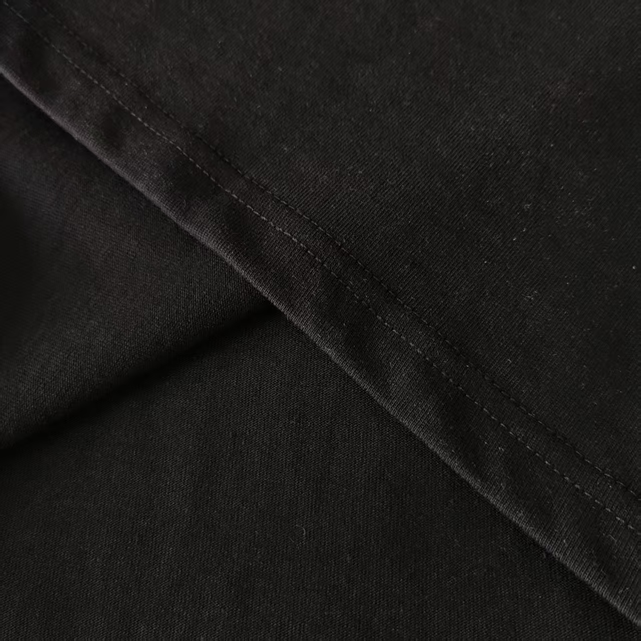 Louis Vuitton/路易威登 破坏镂空刺绣字母logo短袖 白色 黑色