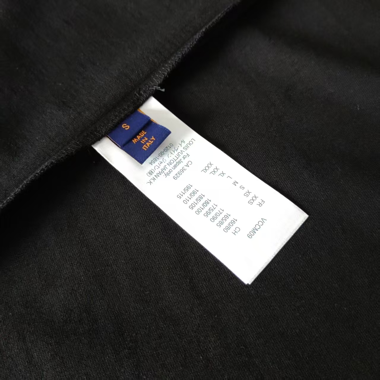 Louis Vuitton/路易威登 破坏镂空刺绣字母logo短袖 白色 黑色