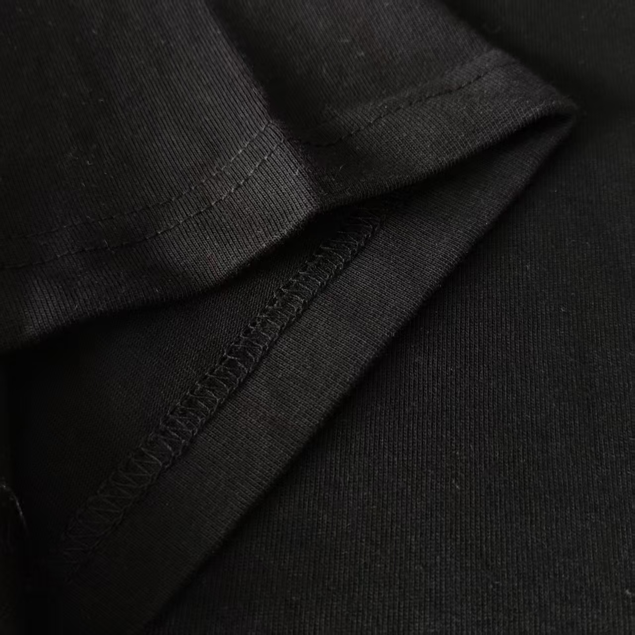 Louis Vuitton/路易威登 破坏镂空刺绣字母logo短袖 白色 黑色