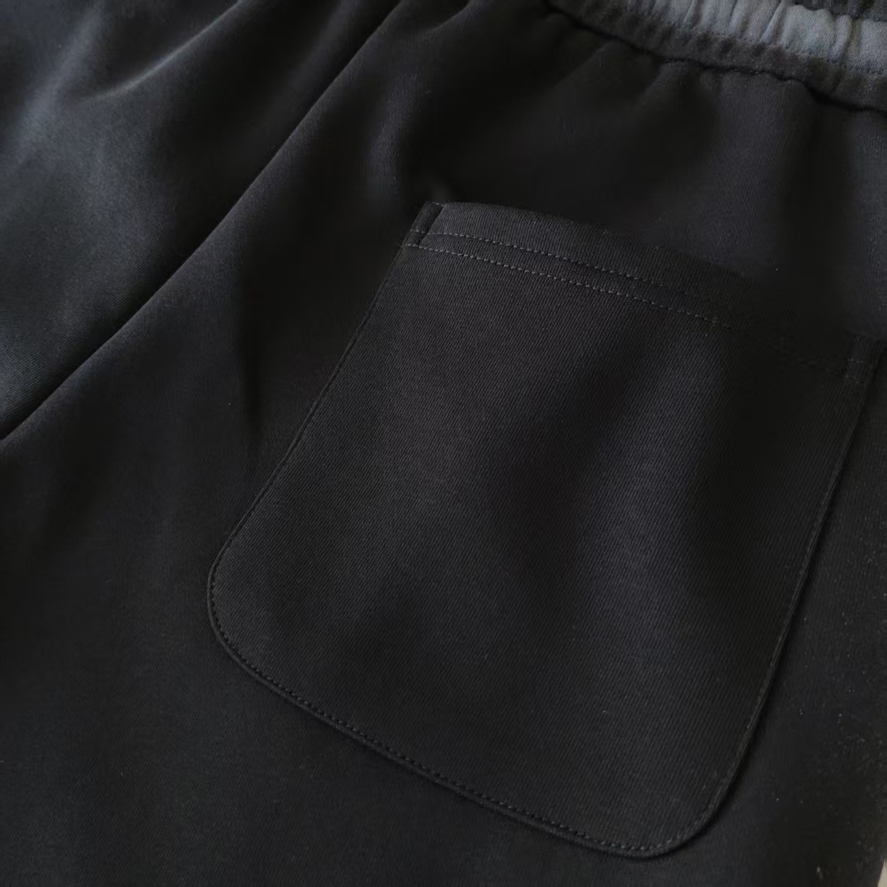 Balenciaga/巴黎世家 海浪刺绣绘涂鸦喷墨纹路短裤 刺绣小字母logo