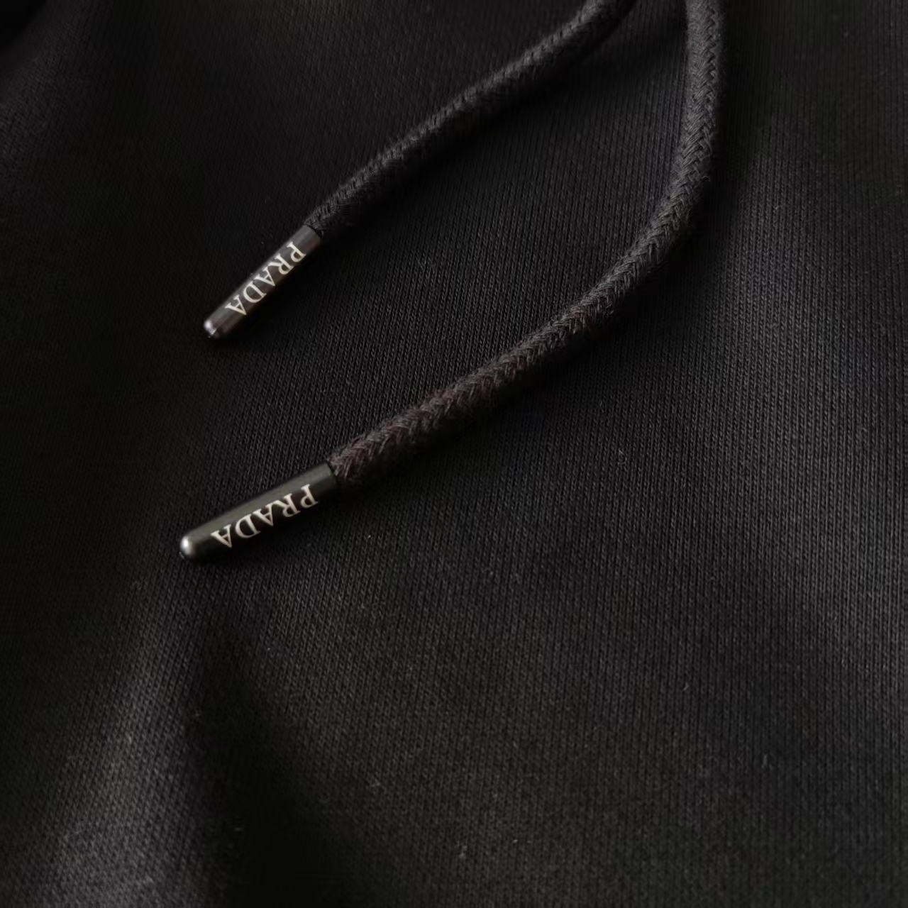 PRADA 普拉达 字母绣花三角织带拼接logo短袖 刺绣 五分裤