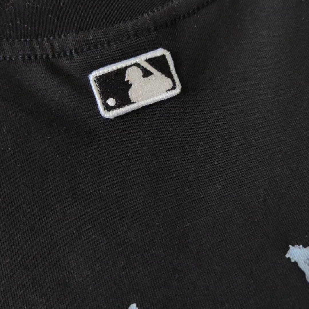 mlb/洋基队 前后字母印花logo短袖T桖 黑色 白色-Chinese UA Cheap High Quatity Brand Clothes Bags handbags Sneakers wholesale wholesaler seller from China Factory suppliers Fashion Clothing Shoes best Quality Beautiful Price mlb/洋基队 前后字母印花logo短袖T桖 黑色 白色