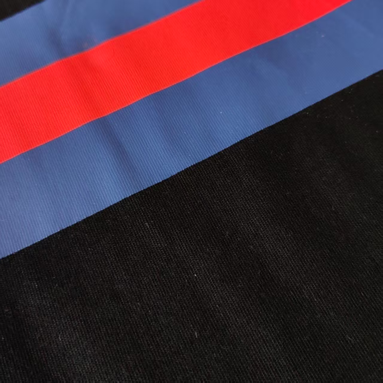 GUCCI/古驰 蓝红条纹双Glogo印花短袖 黑色 杏色 GUCCI/古驰 蓝红条纹双Glogo印花短袖 黑色 杏色