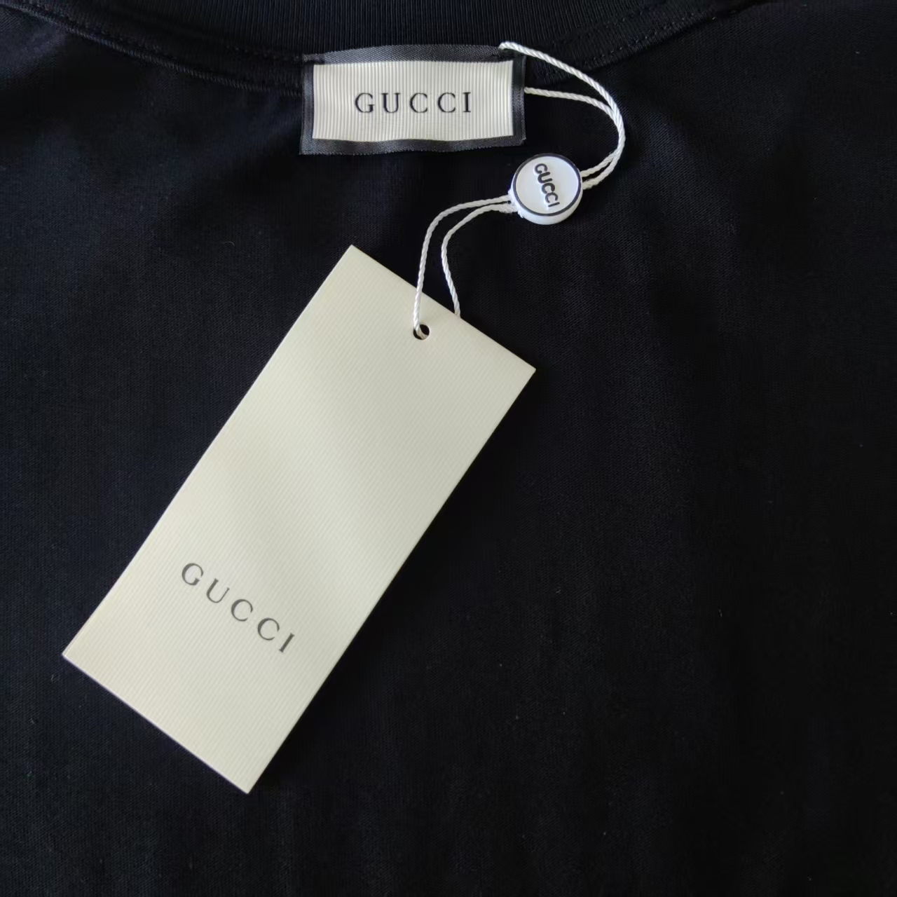 GUCCI/古驰 蓝红条纹双Glogo印花短袖 黑色 杏色 GUCCI/古驰 蓝红条纹双Glogo印花短袖 黑色 杏色