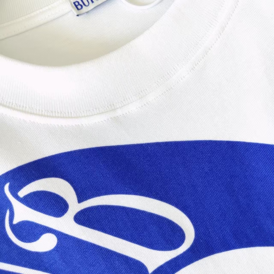 BURBERRY 巴宝莉 经典战马大Logo印花短袖黑色 白色-Chinese UA Cheap High Quatity Brand Clothes Bags handbags Sneakers wholesale wholesaler seller from China Factory suppliers Fashion Clothing Shoes best Quality Beautiful Price BURBERRY 巴宝莉 经典战马大Logo印花短袖黑色 白色