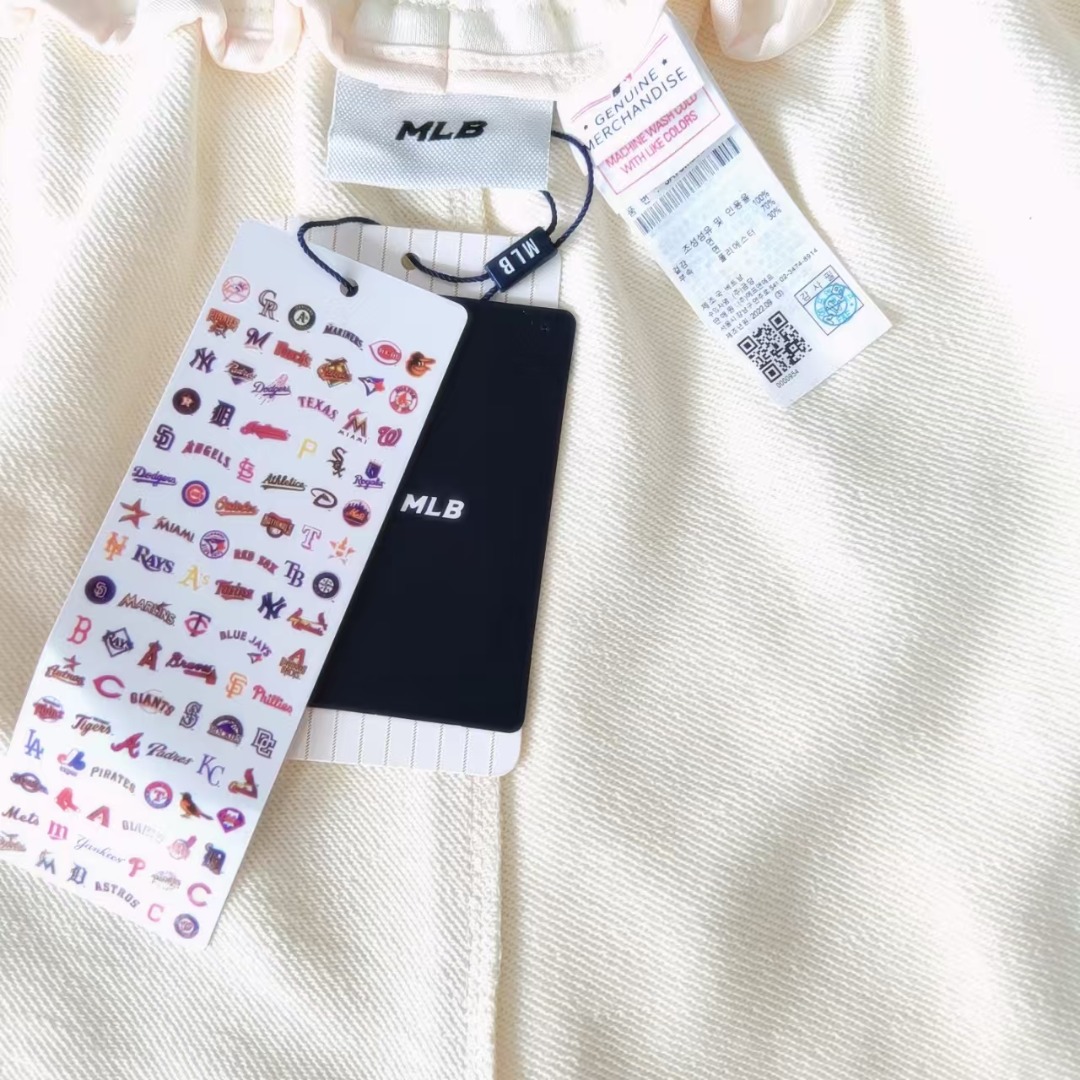 MLB 大logo字母印花短裤奶油色 黑色