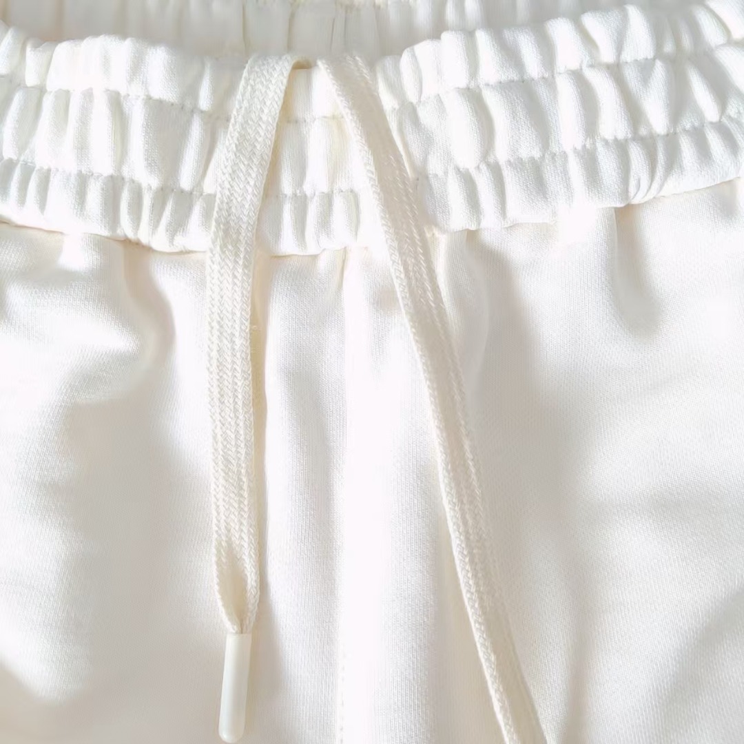 MLB 大logo字母印花短裤奶油色 黑色