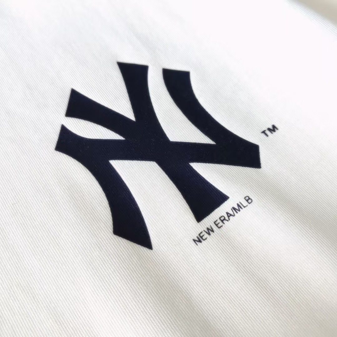 New Era × MLB联名 胜利密码字母印花短袖T恤-Chinese UA Cheap High Quatity Brand Clothes Bags handbags Sneakers wholesale wholesaler seller from China Factory suppliers Fashion Clothing Shoes best Quality Beautiful Price New Era × MLB联名 胜利密码字母印花短袖T恤