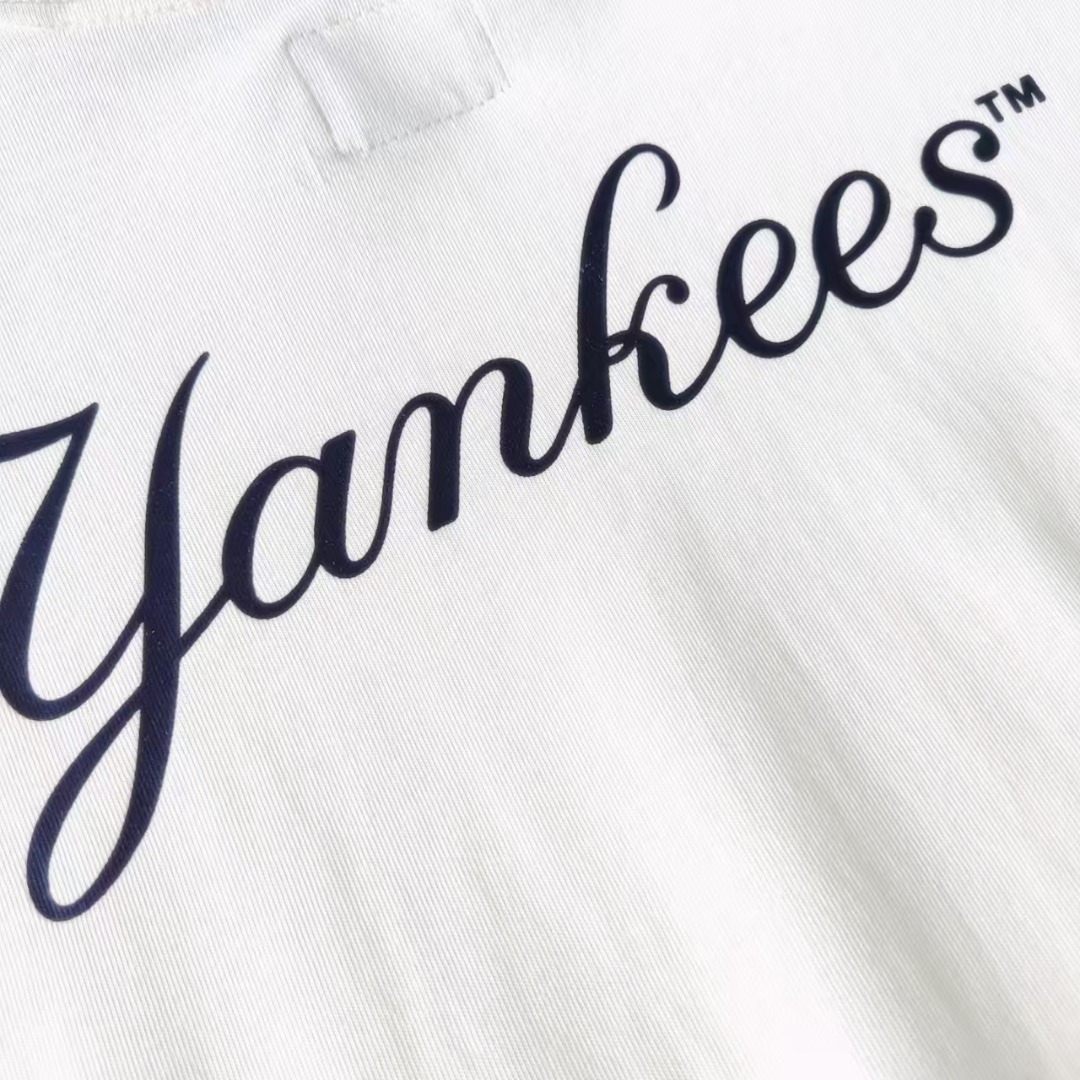 New Era × MLB联名 胜利密码字母印花短袖T恤-Chinese UA Cheap High Quatity Brand Clothes Bags handbags Sneakers wholesale wholesaler seller from China Factory suppliers Fashion Clothing Shoes best Quality Beautiful Price New Era × MLB联名 胜利密码字母印花短袖T恤