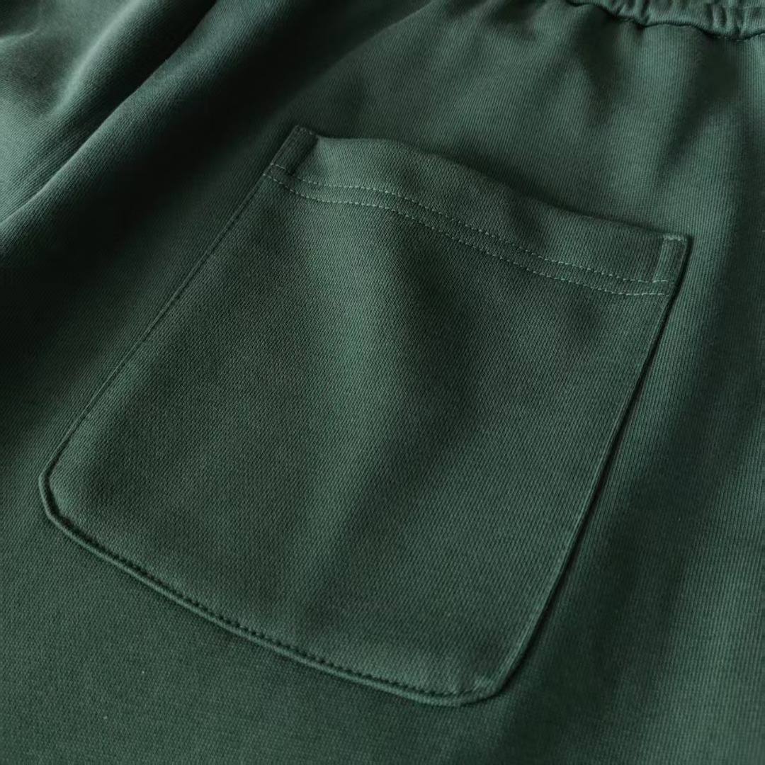 本地自取 P160 实拍细节图+尺码表
Louis Vuitton/路易威登 满天星发泡字母短裤
简约 LoGO标识 五分裤 高品质纯棉
面料 特别手感 超级质感 舒适柔软透气
休闲宽松版型 潮流男女同款 短裤
颜色:绿色 黑色KQ108@
码数: XS S M L