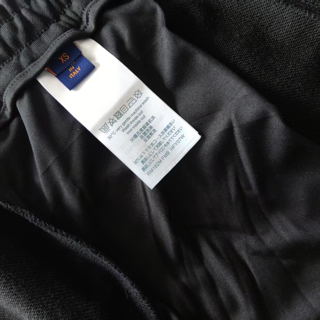 Louis Vuitton/路易威登 满天星发泡字母短裤绿色 黑色-Chinese UA Cheap High Quatity Brand Clothes Bags handbags Sneakers wholesale wholesaler seller from China Factory suppliers Fashion Clothing Shoes best Quality Beautiful Price Louis Vuitton/路易威登 满天星发泡字母短裤绿色 黑色