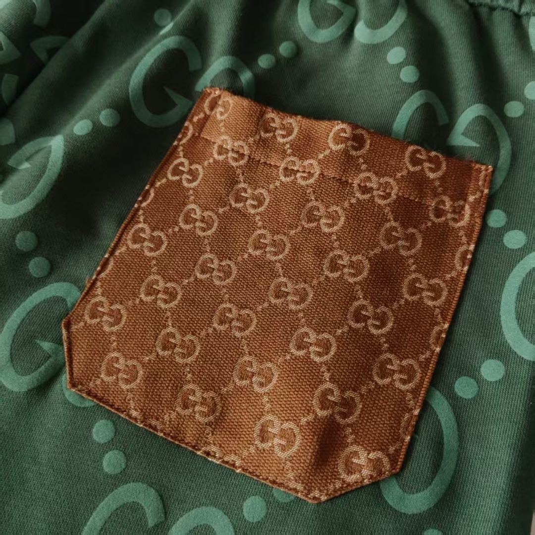 本地自取:💰160 实拍细节图+尺码表
Gucci/古驰 满印双G字母印花短裤
五分裤 高品质纯棉 面料
特别手感 超级质感
舒适柔软透气 休闲宽松版型
潮流男女同款 短裤
颜色:绿色 黑色KQ107@
码数: XS-L