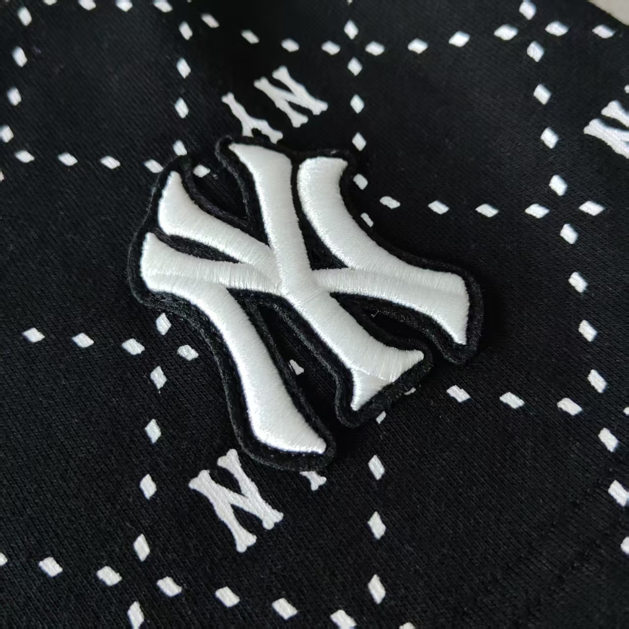 MLB/NY 老花重工满印短裤 满印360克纯棉刺绣短裤黑色 卡其-Chinese UA Cheap High Quatity Brand Clothes Bags handbags Sneakers wholesale wholesaler seller from China Factory suppliers Fashion Clothing Shoes best Quality Beautiful Price MLB/NY 老花重工满印短裤 满印360克纯棉刺绣短裤黑色 卡其