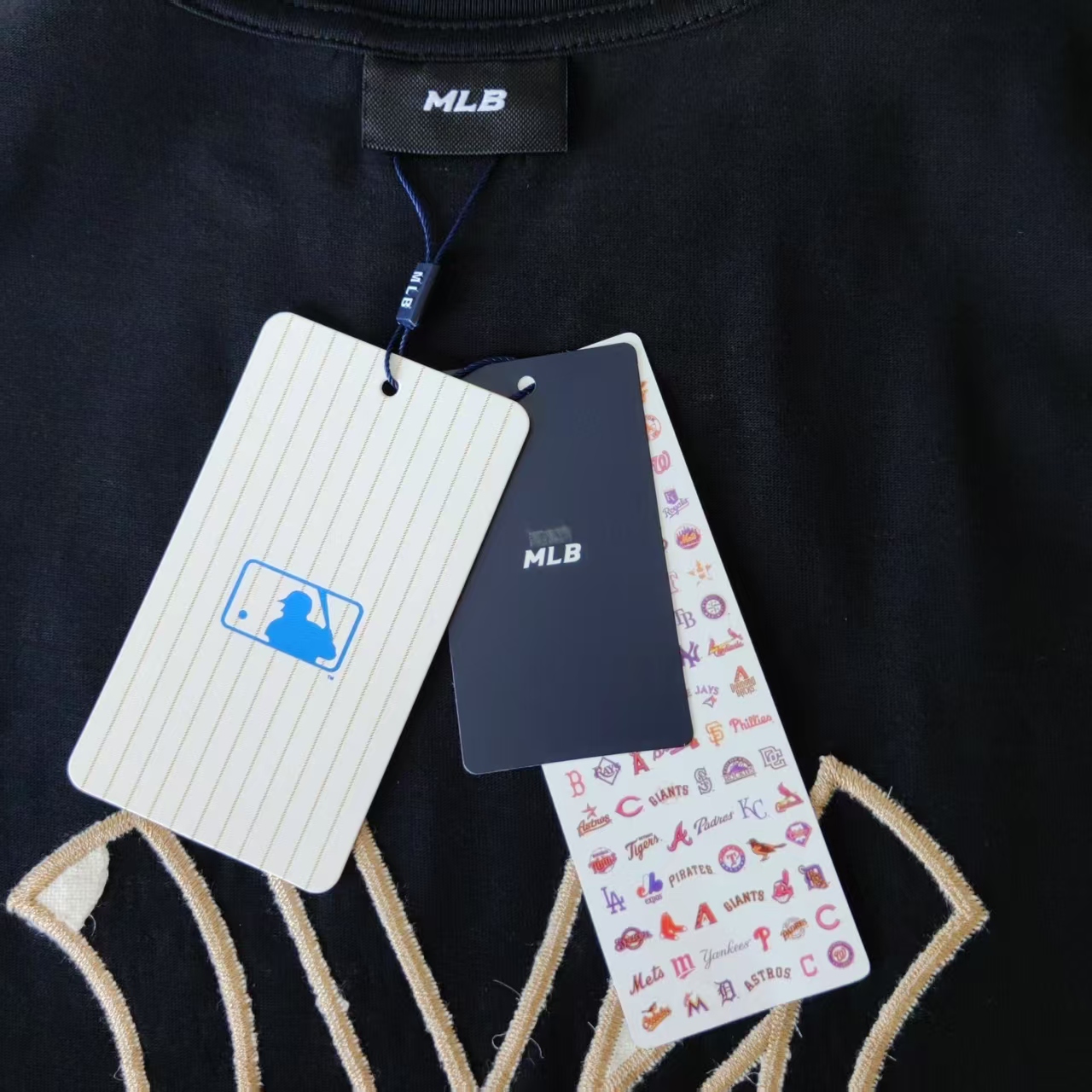 MLB 前贴布后刺绣logo字母T恤黑色 奶油色-Chinese UA Cheap High Quatity Brand Clothes Bags handbags Sneakers wholesale wholesaler seller from China Factory suppliers Fashion Clothing Shoes best Quality Beautiful Price MLB 前贴布后刺绣logo字母T恤黑色 奶油色