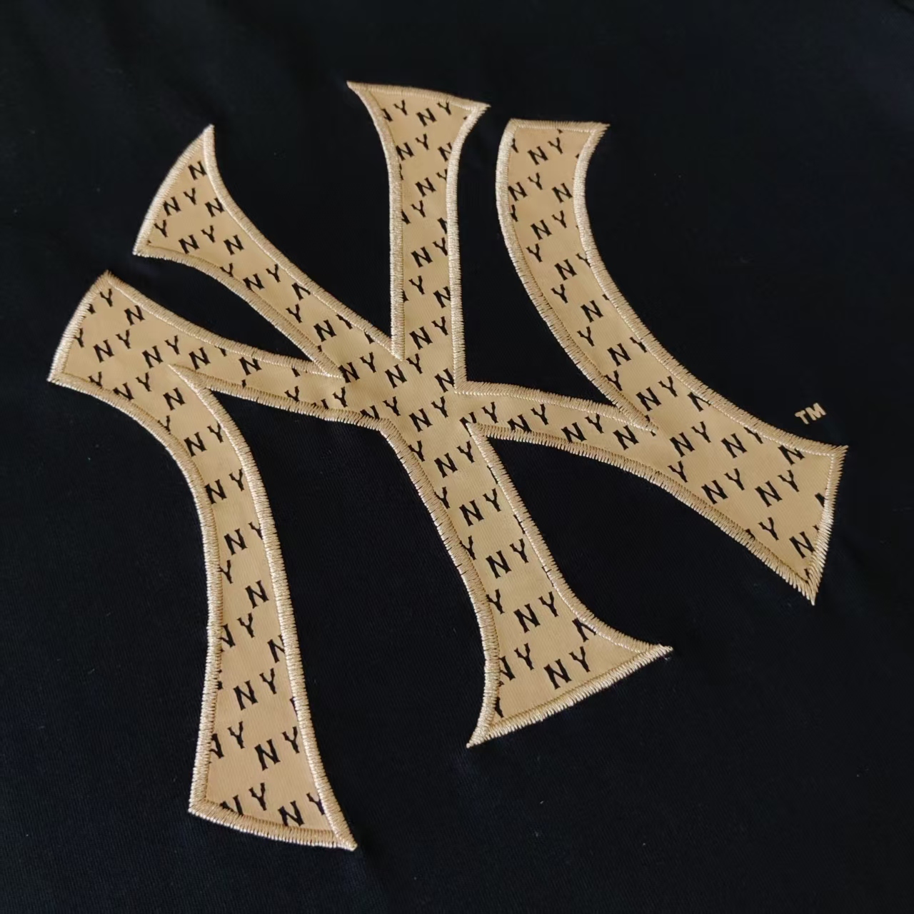 MLB 前贴布后刺绣logo字母T恤黑色 奶油色-Chinese UA Cheap High Quatity Brand Clothes Bags handbags Sneakers wholesale wholesaler seller from China Factory suppliers Fashion Clothing Shoes best Quality Beautiful Price MLB 前贴布后刺绣logo字母T恤黑色 奶油色