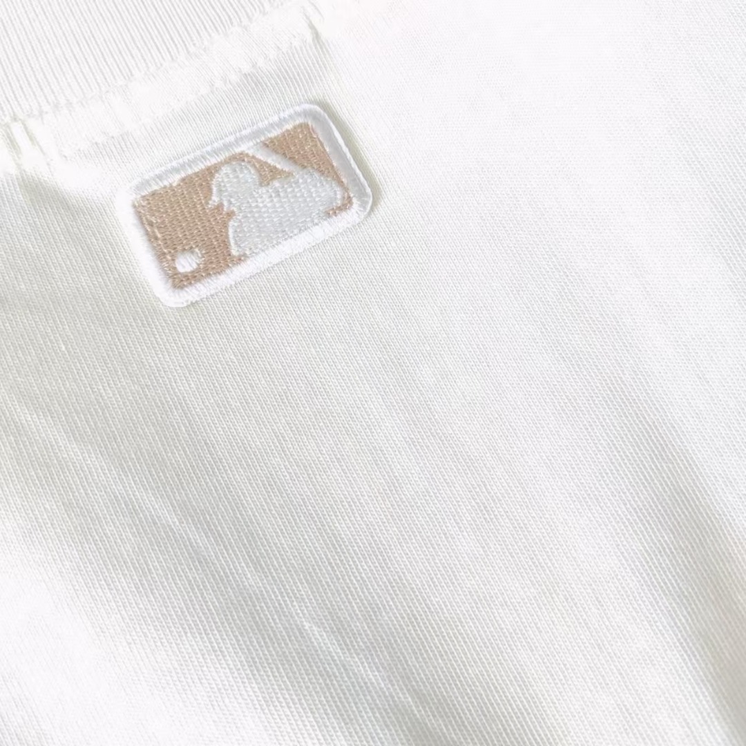 MLB 前贴布后刺绣logo字母T恤 黑色 奶油色