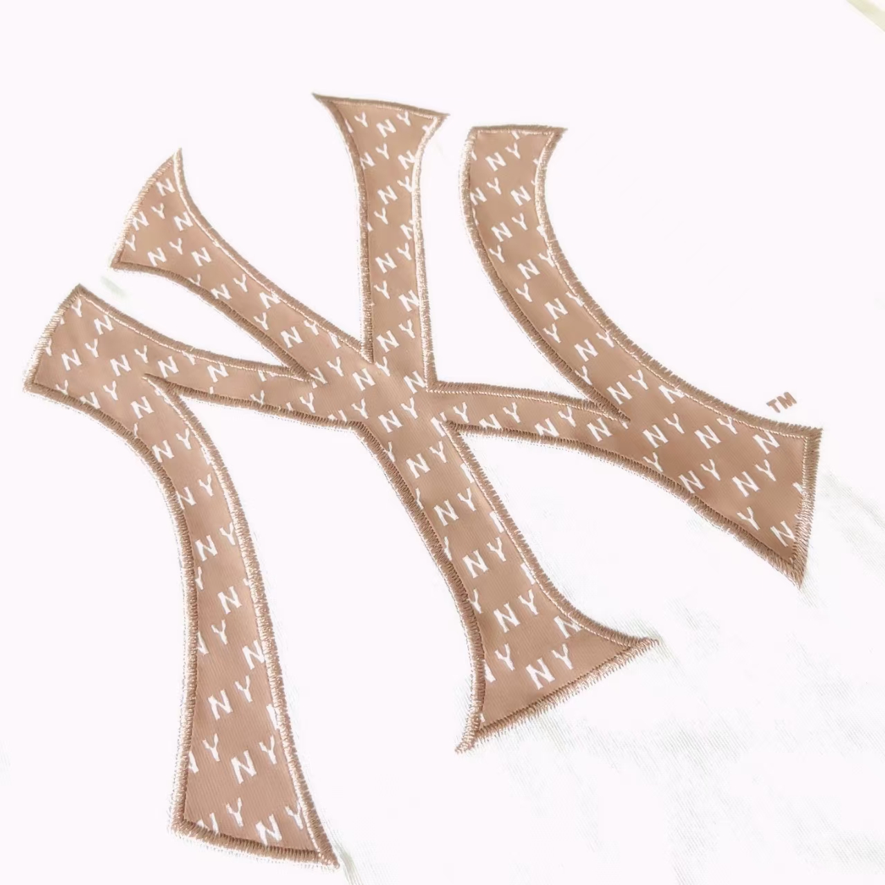 MLB 前贴布后刺绣logo字母T恤 黑色 奶油色
