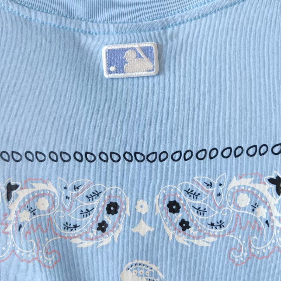 MLB 后背腰果花NY字母大印花T恤 搭配精致腰果花边框-High Quatity Cheap Brand wholesale wholesaler seller Clothes Bags handbags Sneakers Top Fashion Clothing Shoes from China Factory Chinese suppliers best Quality Beautiful Price MLB 后背腰果花NY字母大印花T恤 搭配精致腰果花边框