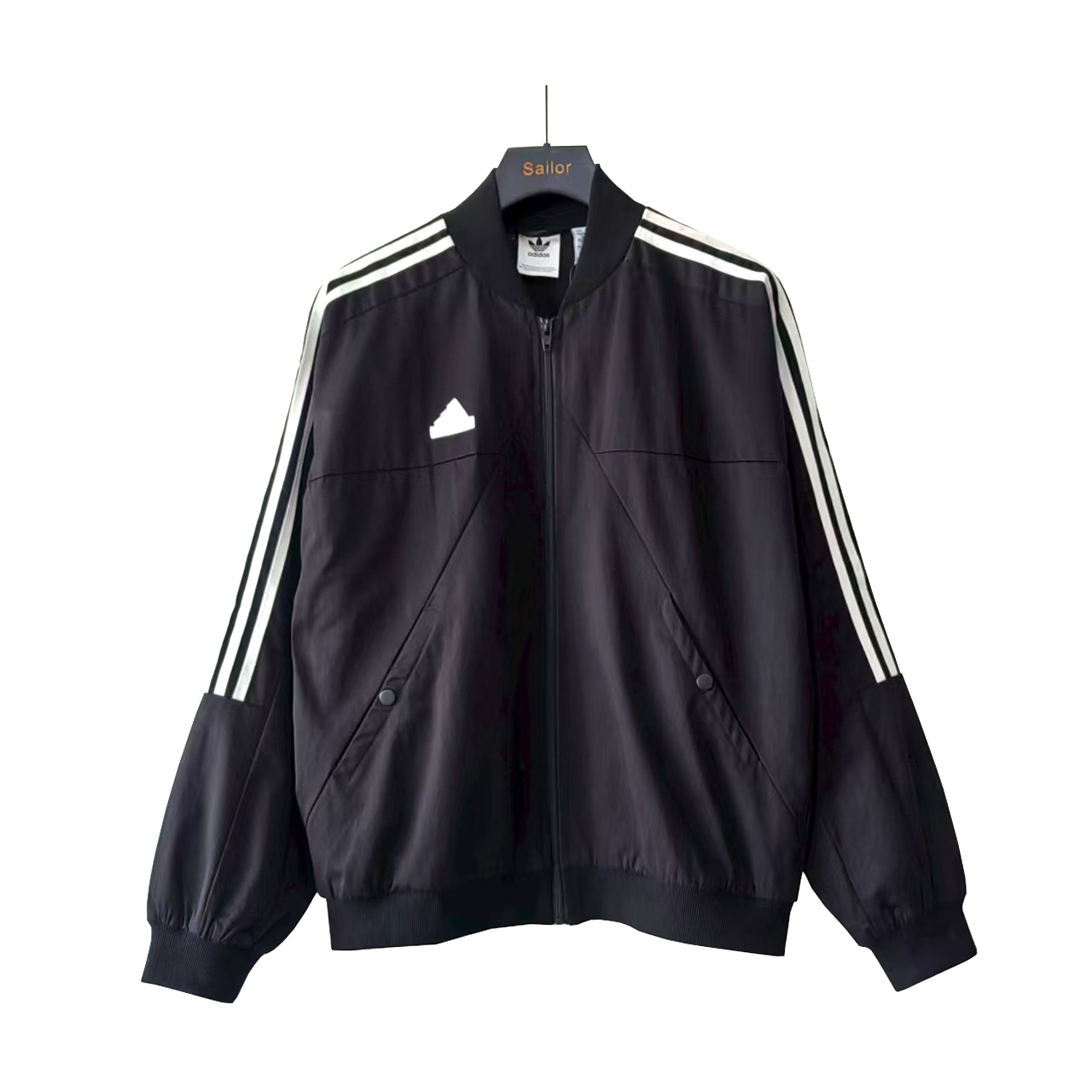 本地自取 💰240 实拍细节图+尺码表
Adidas 阿迪达斯 Sport Performance 三条纹拼色logo标识情侣夹克外套
制拼色logo 复刻原版
- 经典三条杠 百搭不挑人
- 全套定制辅料 细节完美
颜色:黑色 卡其色KQ079@
尺码:S-XL