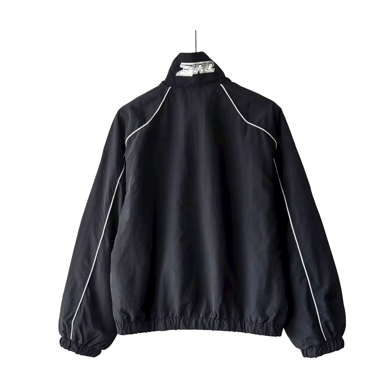 本地自取 💰200 实拍细节图+尺码表
Adidas/阿迪达斯 立领运动宽松长袖夹克
Flt check |春季美式复古穿搭
小红书、微博、得物 众多博主种草
三叶草机车风夹克外套
外套平纹梭织面料、轻质耐磨透气性好
前身和袖子装饰反光条、未来感满满
机车风格的印花图案复古帅气极具个性
官网原版购入!拆解原版打色定做!原版纯棉面料!换原度百分99以上!
▪️五金辅料
原版拆解 开模定做原版吊牌、吊粒、水洗、贴纸、还原所有原版细节!真正高品!
颜色:黑色 灰色FS002@