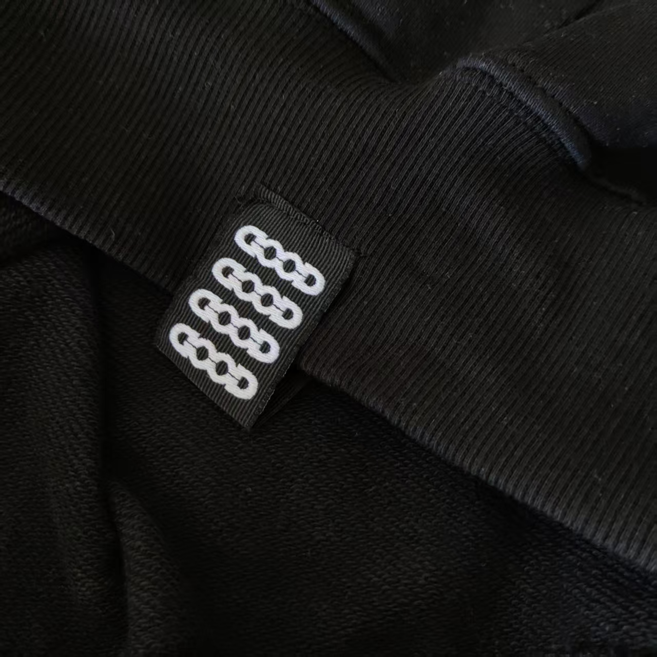 GOODBRAND 蝴蝶鲜花与剪刀蜡笔画连帽卫衣 黑色 灰色